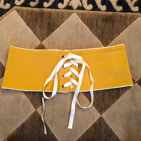 ❤️NWT❤️ Lace up bandeau & hi-waist shorts-great for summer - Picture 2 of 8